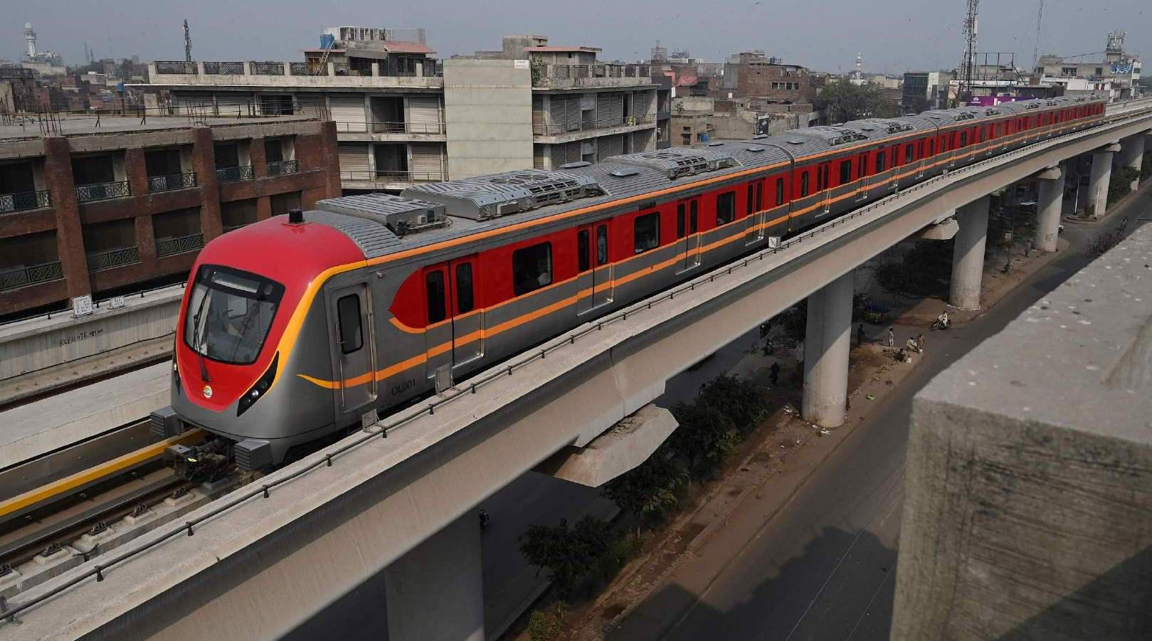 中国造!巴基斯坦首条地铁通车,引众多民众打卡