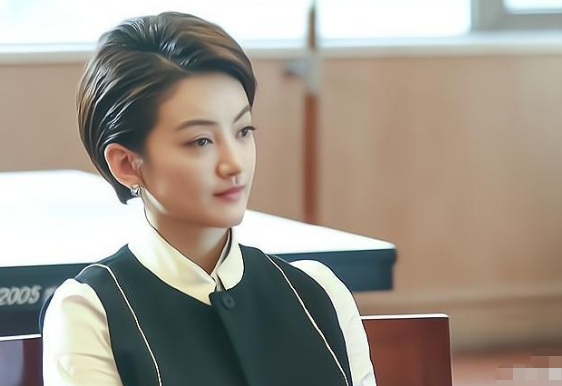 《雪豹》过去十年,女主全部息影,萧雅为爱退圈,陈怡成商业大佬