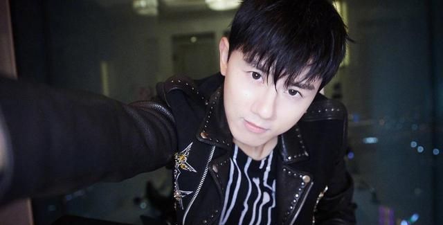 晚会现场数人翻车,张杰表现极好被夸稳如狗,他的回应太好玩了休闲区蓝鸢梦想 - Www.slyday.coM