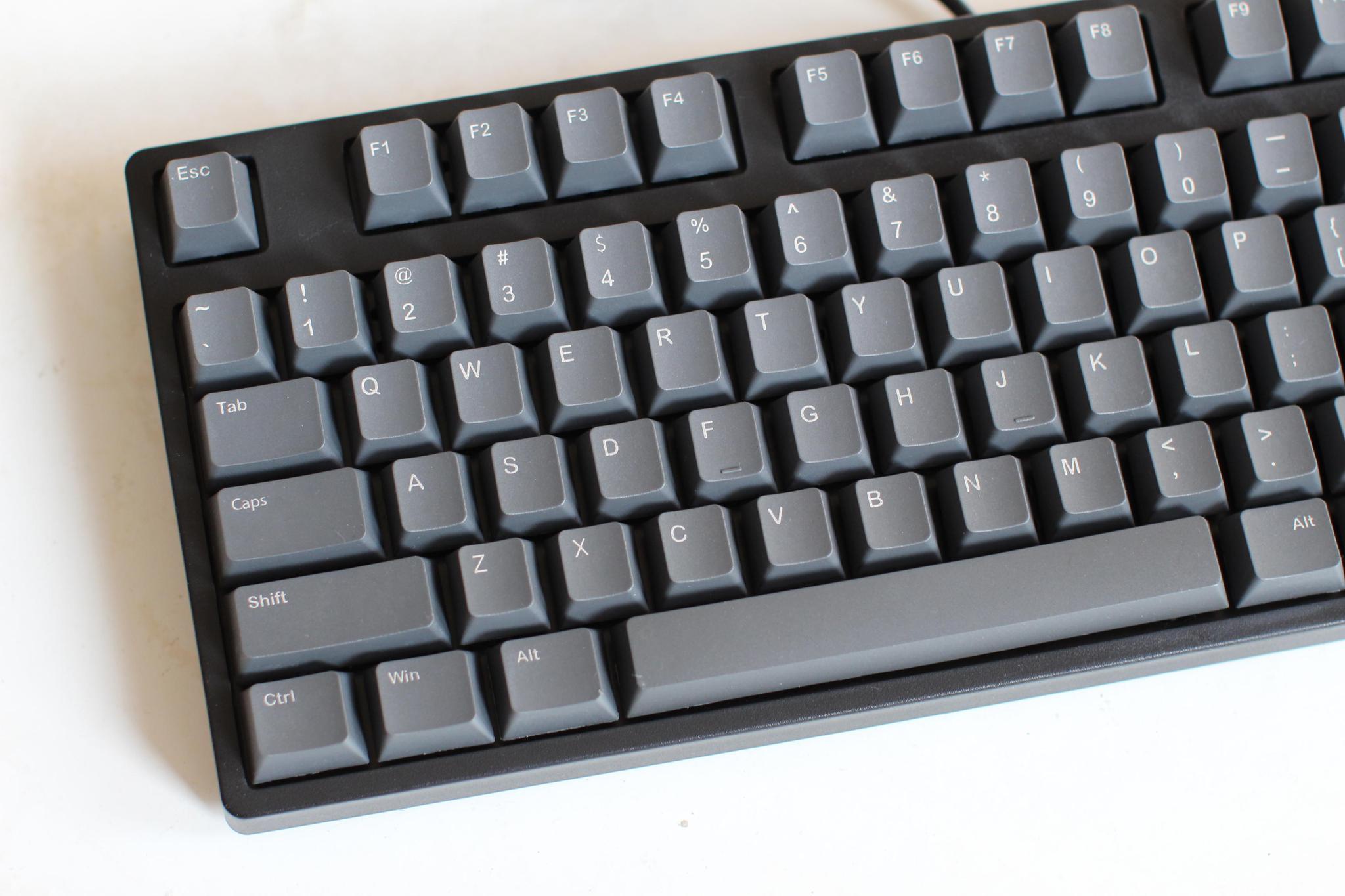 雷柏v860-87 并没有电竞键盘那种张扬的个性,也没有各种灯效闪来闪去