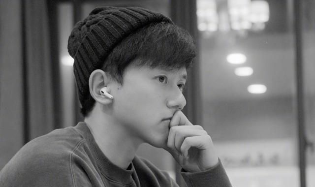 晚会现场数人翻车,张杰表现极好被夸稳如狗,他的回应太好玩了休闲区蓝鸢梦想 - Www.slyday.coM