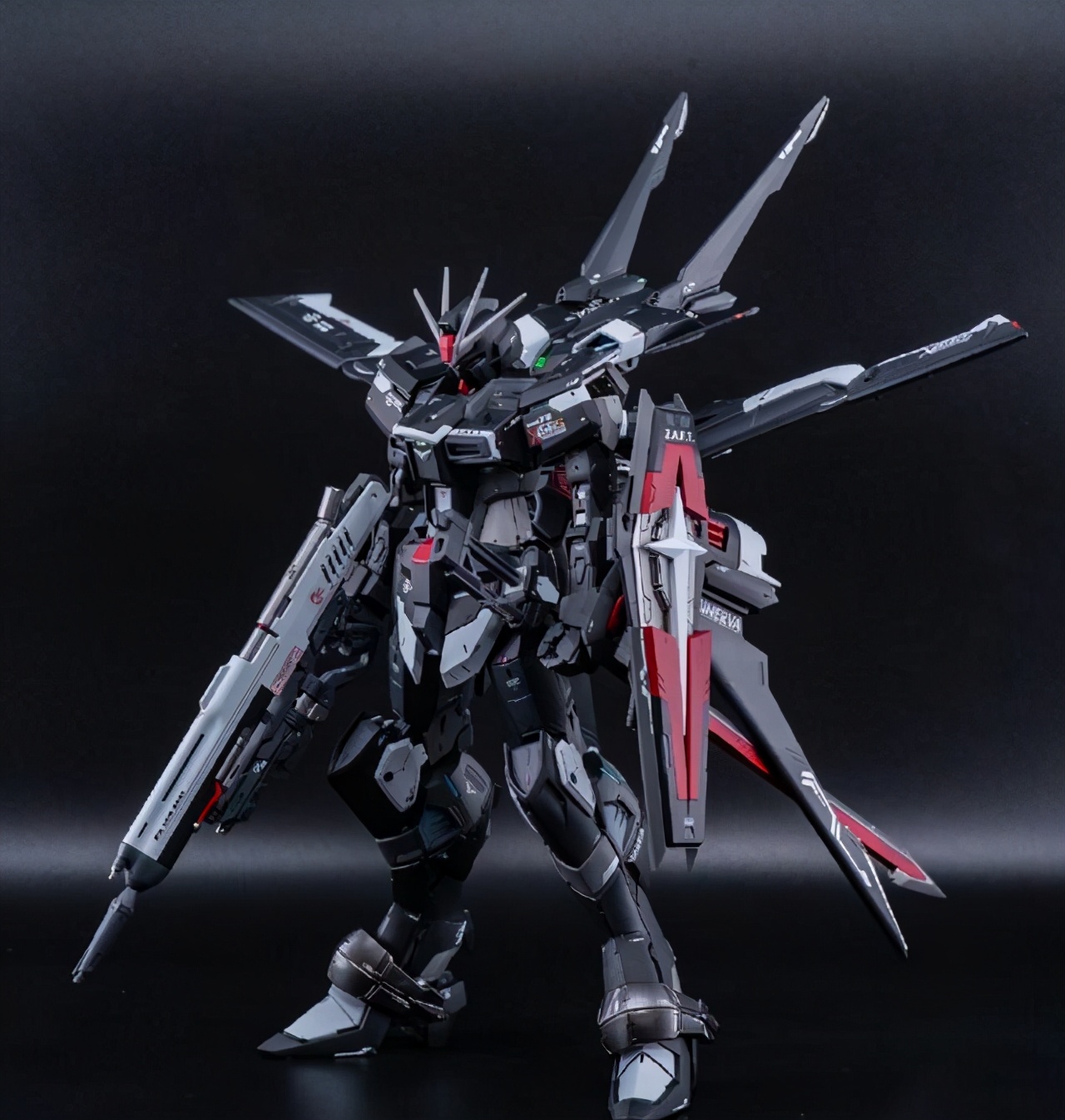 容易被认成漆黑强袭的venom脉冲高达模型|模型|机体|霍克_新浪新闻