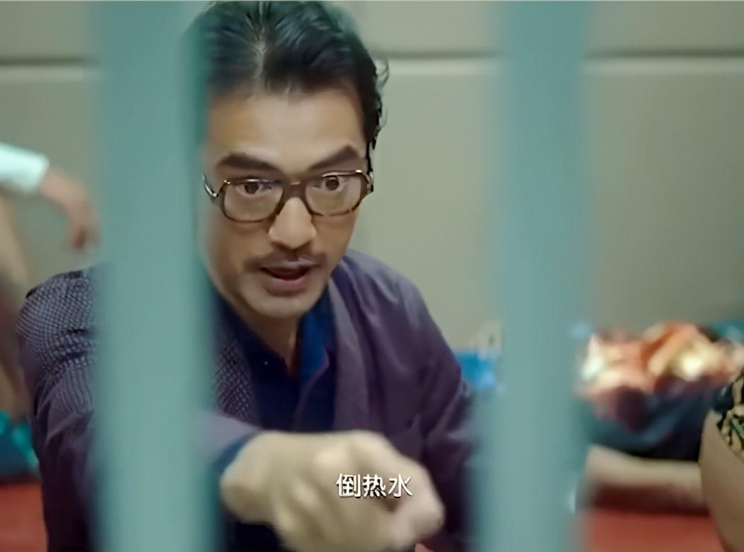 明星们泡面吃法,王源,张云雷都还能整,金城武这是什么?