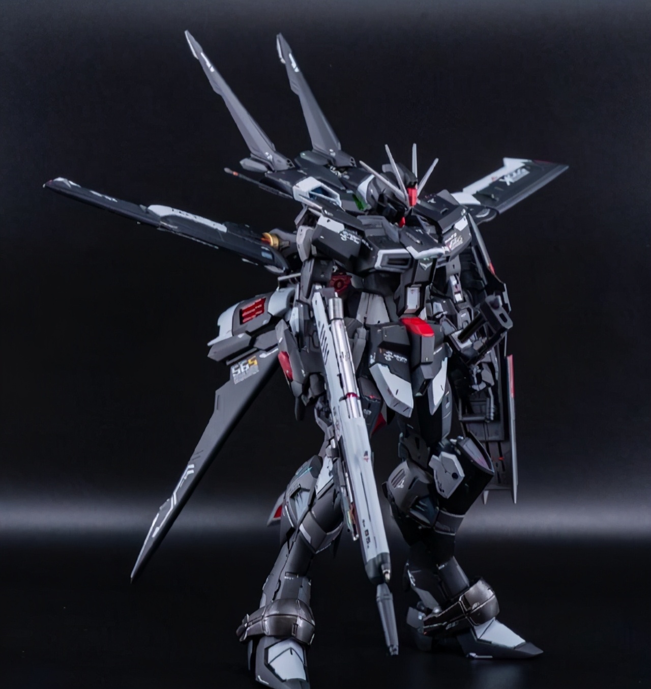 容易被认成漆黑强袭的venom脉冲高达模型|模型|机体|霍克_新浪新闻