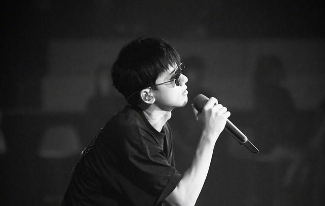 晚会现场数人翻车,张杰表现极好被夸稳如狗,他的回应太好玩了休闲区蓝鸢梦想 - Www.slyday.coM