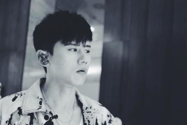 晚会现场数人翻车,张杰表现极好被夸稳如狗,他的回应太好玩了休闲区蓝鸢梦想 - Www.slyday.coM