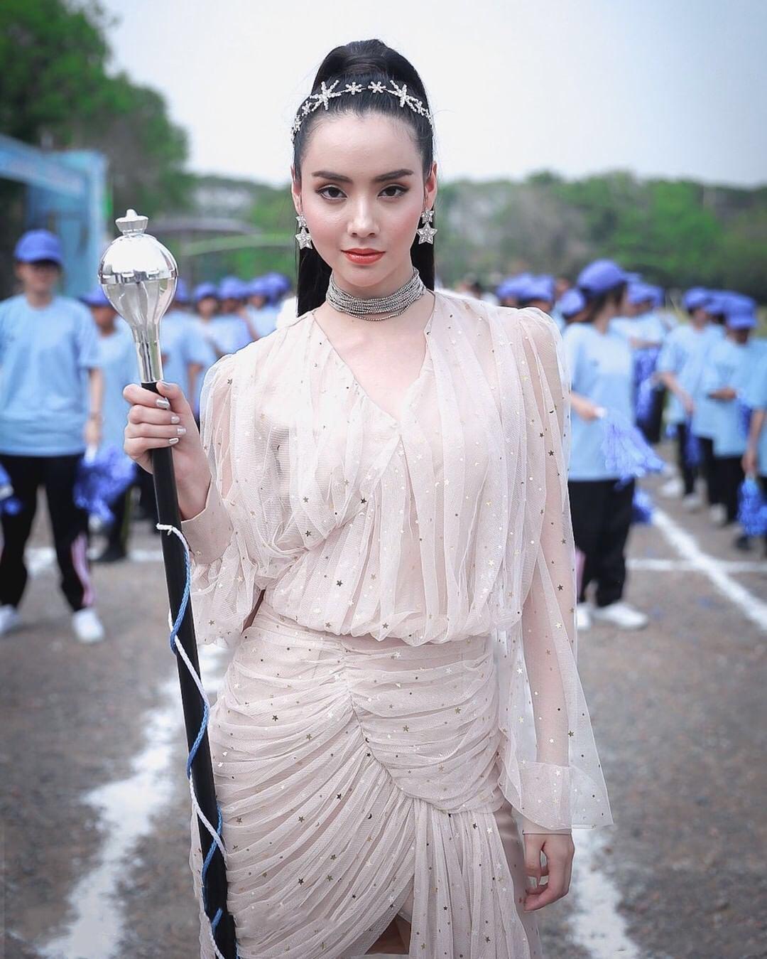 泰剧女主总是大光明发型,有头发任性!泰国一定有个张叔平