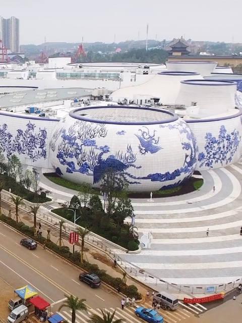 南昌万达茂建筑,疯狂的青花瓷,更像是巨人的餐桌