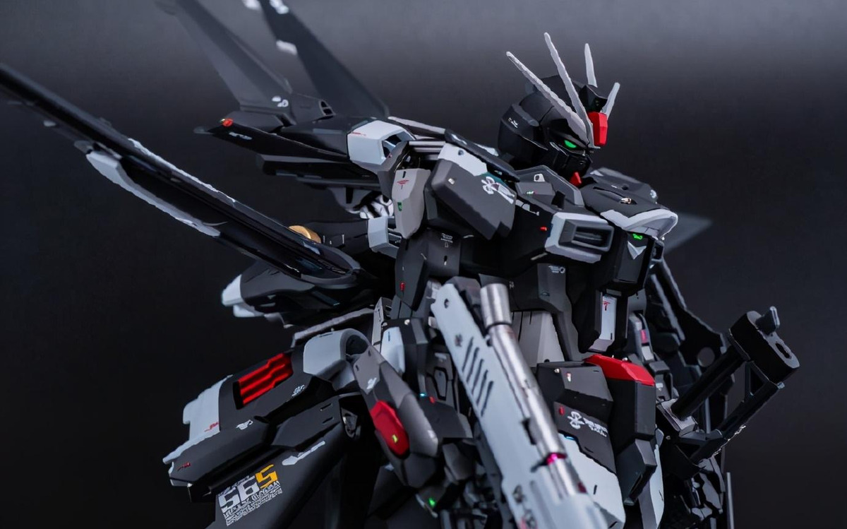 容易被认成漆黑强袭的venom脉冲高达模型