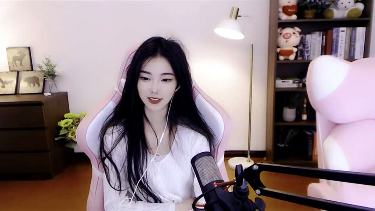 王者荣耀最强女玩家巅峰赛高达2282分比很多职业选手都强