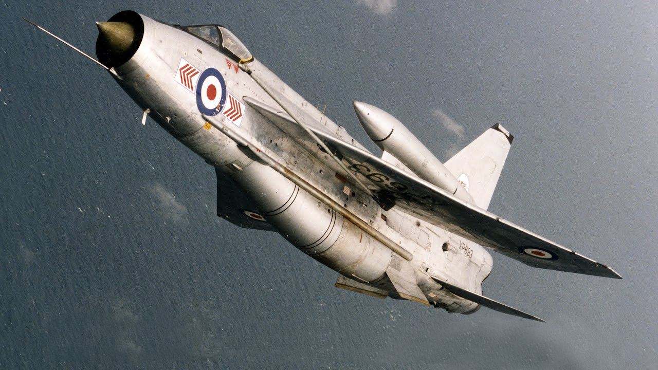 全球最丑战机英军闪电天生就有啤酒肚像一只大肚蝈蝈