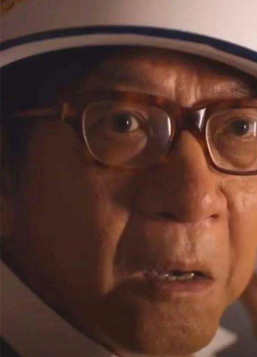 68岁陈友罕拍段子头顶痰盂皮肤松弛显老太太患癌被宣布大限