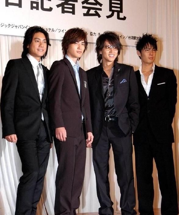 江苏晚会亮点多f4的合体全靠糊弄现场同框靠全息投影