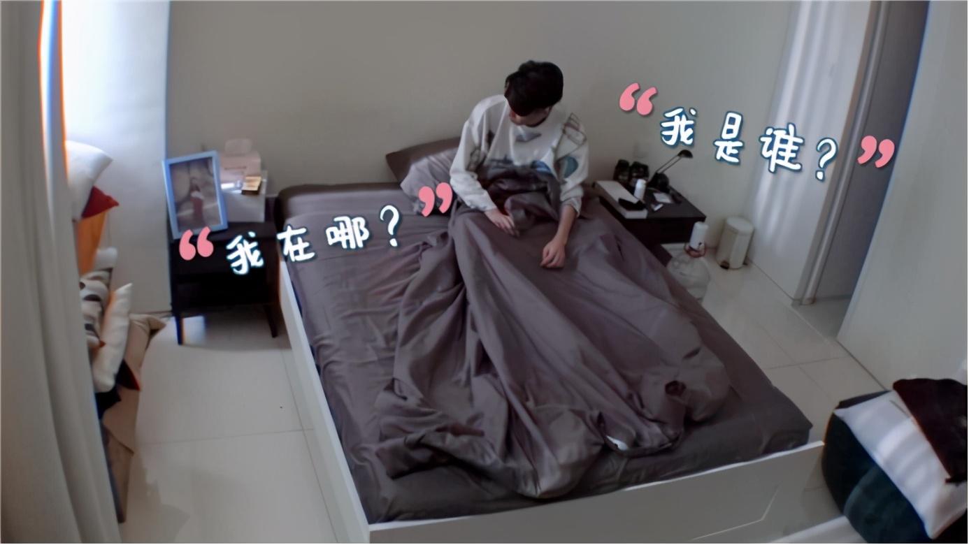 德云社小生秦霄贤的家客厅除了养狗还能当书房不像富二代家