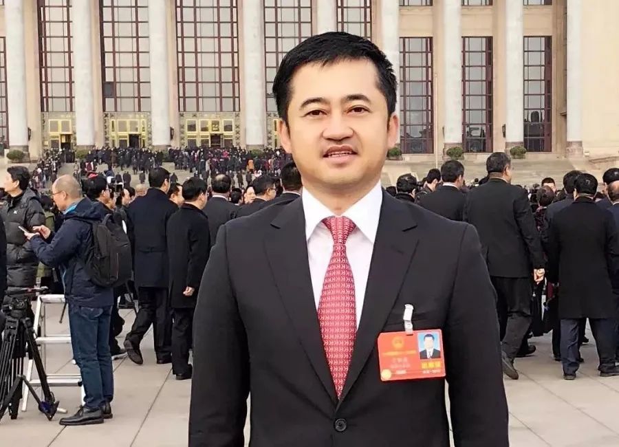 千亿安踏接班人崭露头角,帅气逼人无弹窗|耐克|安踏|迪桑特