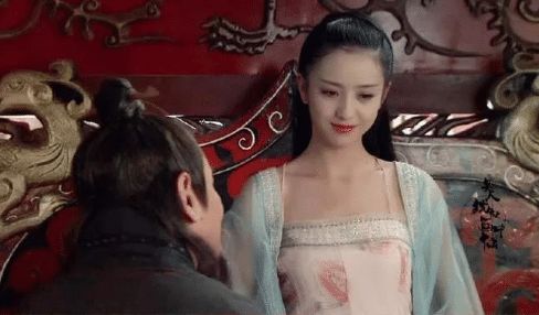 女星穿肚兜:柳岩不算啥,杨颖太魅惑,杨幂最有料,佟丽娅最美艳