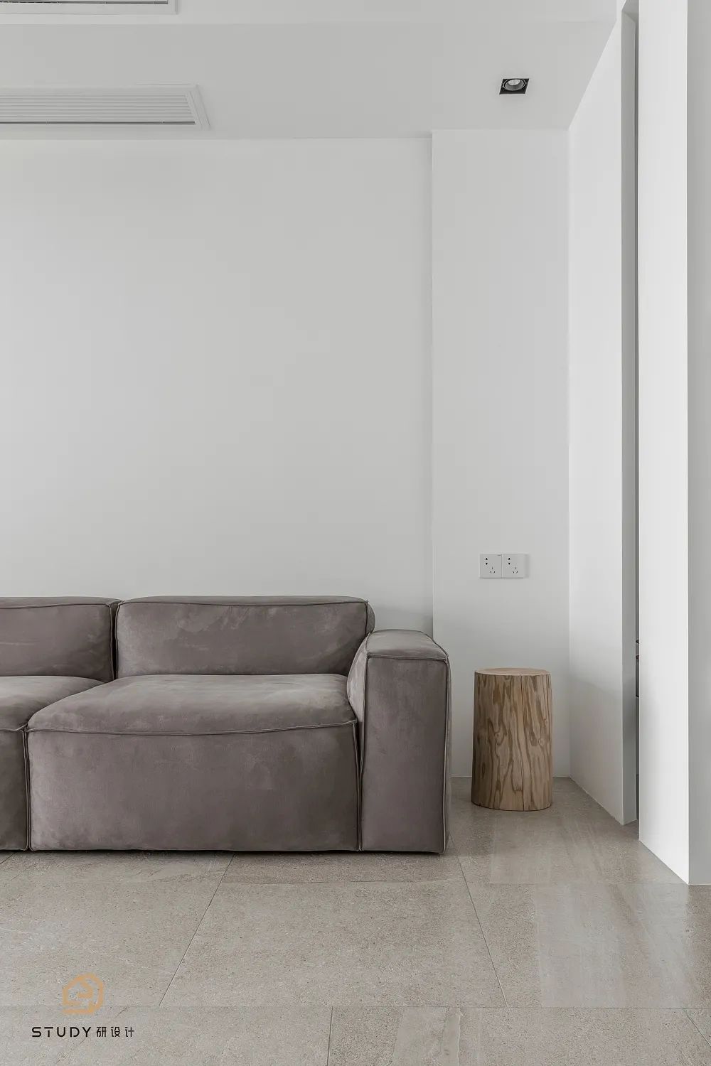 149㎡现代极简哑光灰地砖大白墙朴素的空间简洁自然