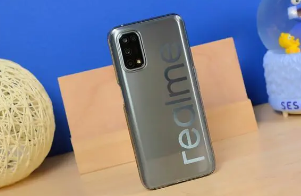 其中,荣耀x10 max,vivo iqoo z1x,以及realme v5这三款机型,均标配