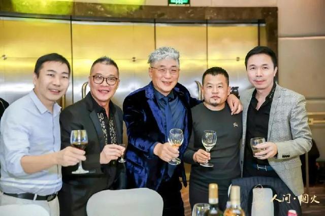 60岁黄耕自由又浓烈的餐饮人生