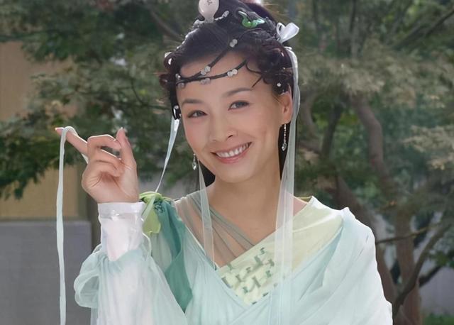 0,凭借着机灵古怪的小丸子形象,张庭的事业也走向了巅峰,身价也是飙