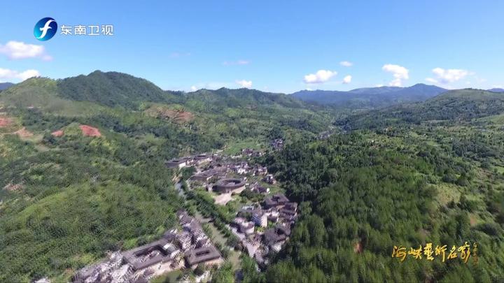 海峡艺术名家青山翠岭 垒土成楼 他用文字