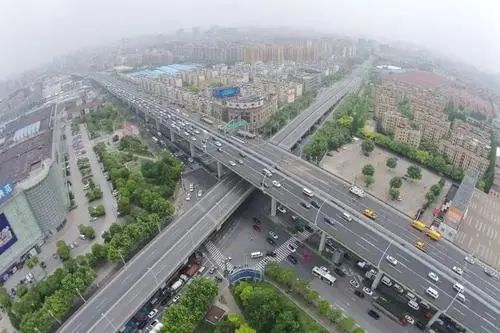 2009年底浦东部分正式通车,"罗山路→龙阳路"地面快速路,浦东部分是