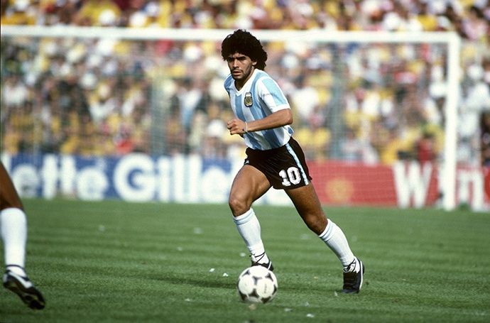 马拉多纳在1982西班牙世界杯小组赛上
