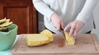 不削皮不挖眼1分钟切好一整个菠萝太省力了
