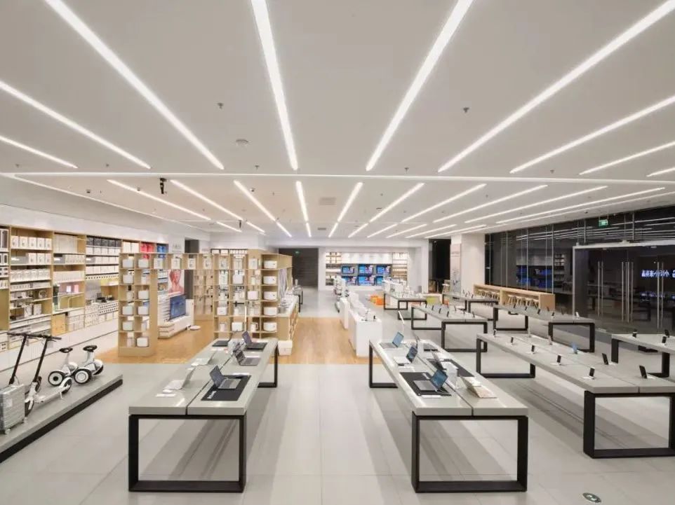 全球首家水上苹果旗舰店上热搜!网友:别做手机了,安心搞房地产吧!