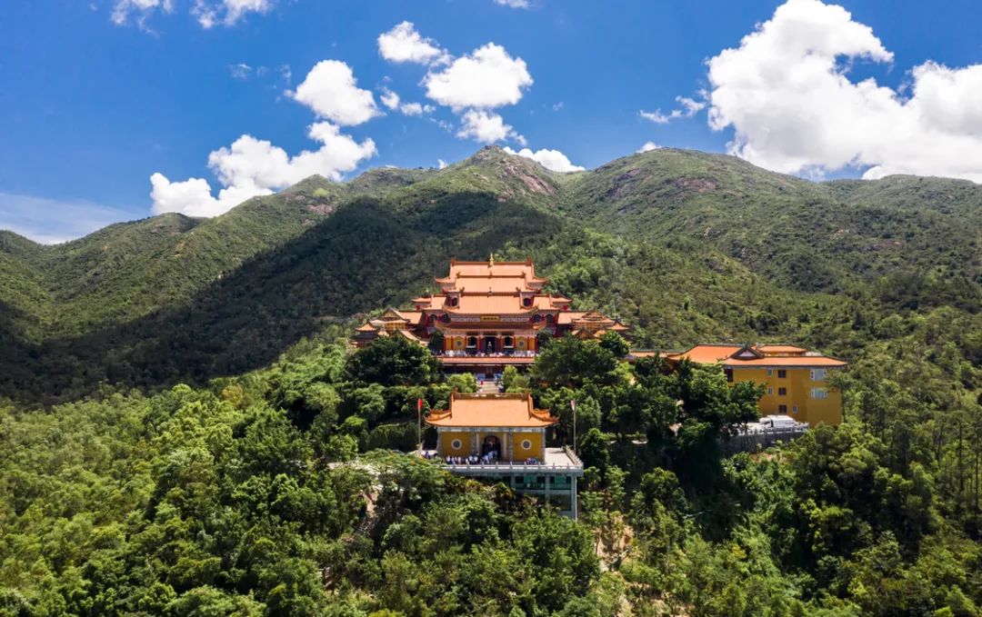 珠海斗门金台寺,位于斗门黄杨山上,周围环境秀丽,逢年过节,山上油客