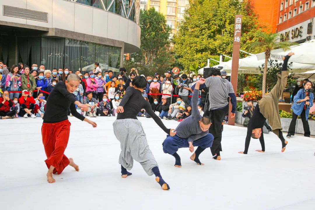 神级高手齐聚小镇，陶身体起舞“画圆”，这个秋天有你好看！休闲区蓝鸢梦想 - Www.slyday.coM