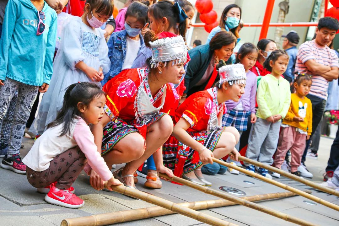 神级高手齐聚小镇，陶身体起舞“画圆”，这个秋天有你好看！休闲区蓝鸢梦想 - Www.slyday.coM