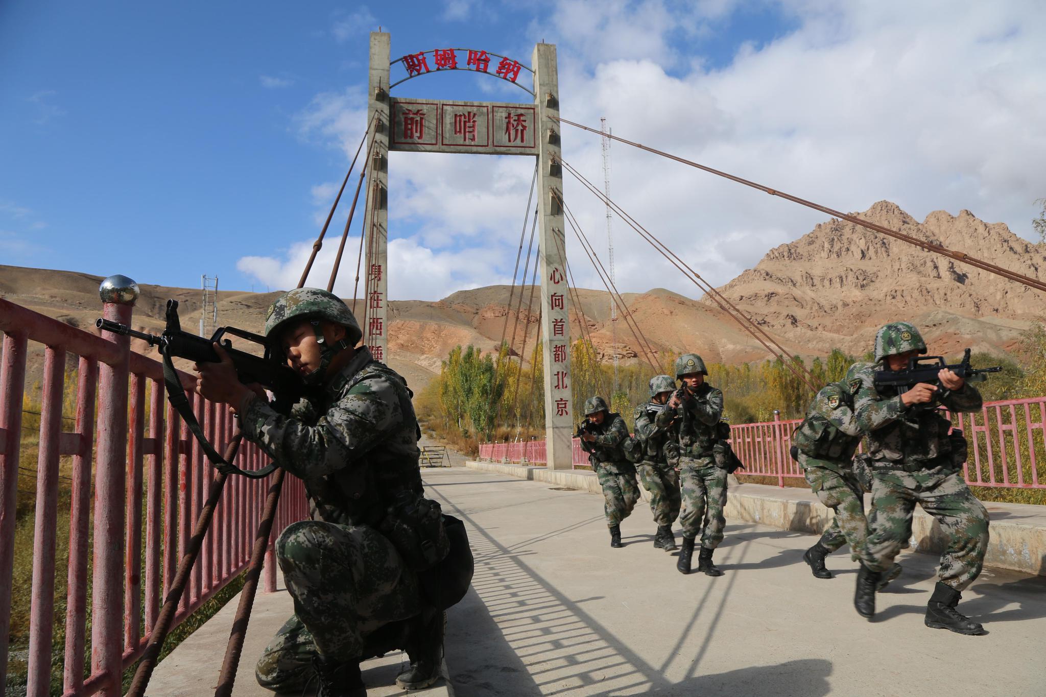 解放军边海防部队双节期间坚守祖国边疆