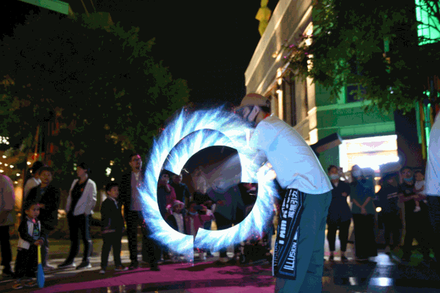 神级高手齐聚小镇，陶身体起舞“画圆”，这个秋天有你好看！休闲区蓝鸢梦想 - Www.slyday.coM