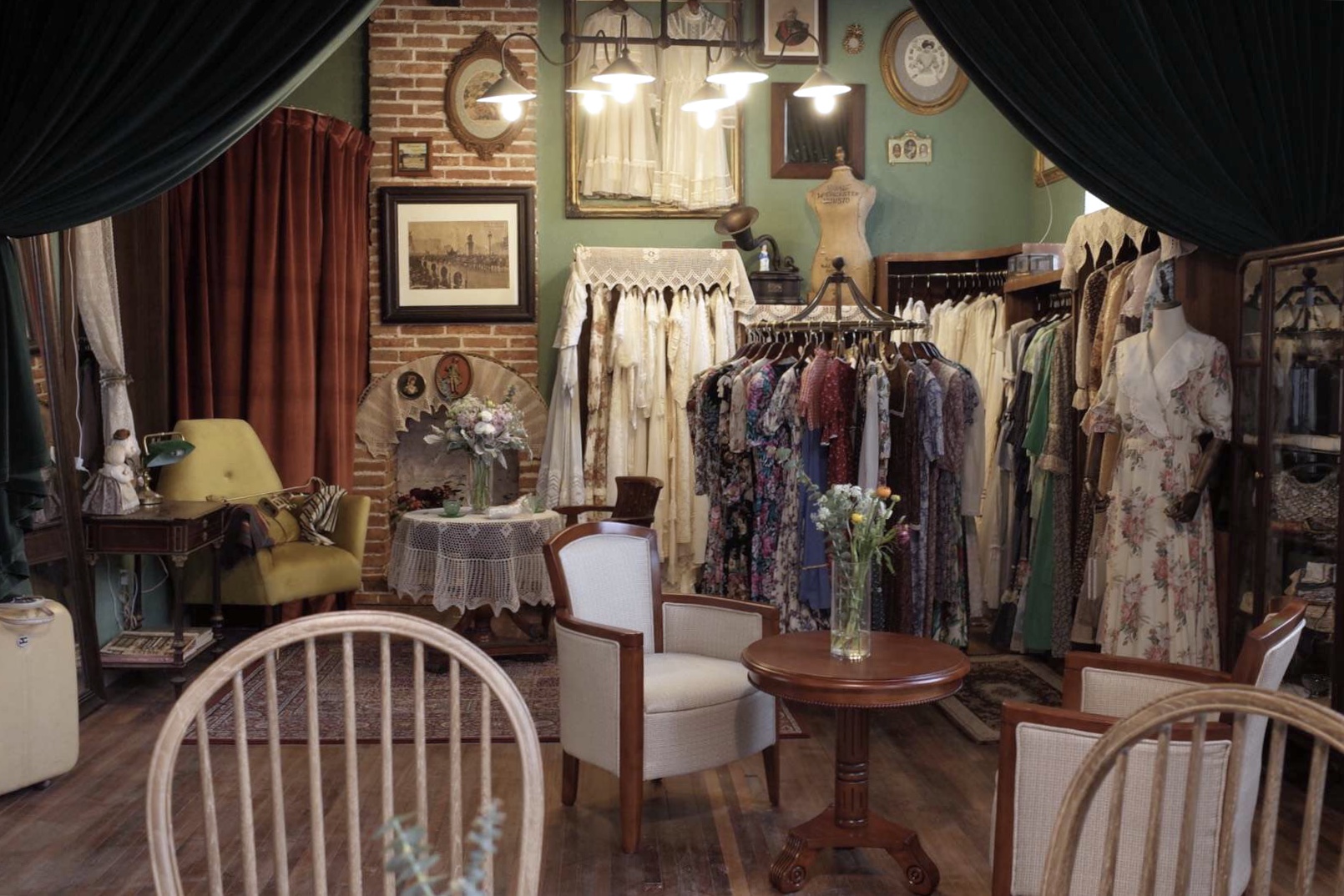 把"旧爱"穿成"新欢"——济南一家古着服装店的环保实践