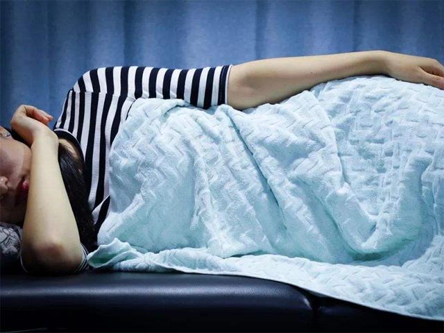 为什么有人说在孕期孕妇睡觉时要注意常翻身?
