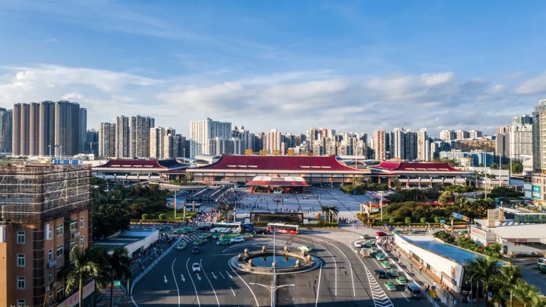 拱北口岸,中国大陆陆路最大的口岸,每年都有成千上万的旅客从这昆去
