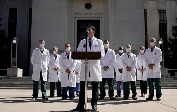  10月3日，白宫医生肖恩-康利与总统医疗团队举行发布会（IC photo）