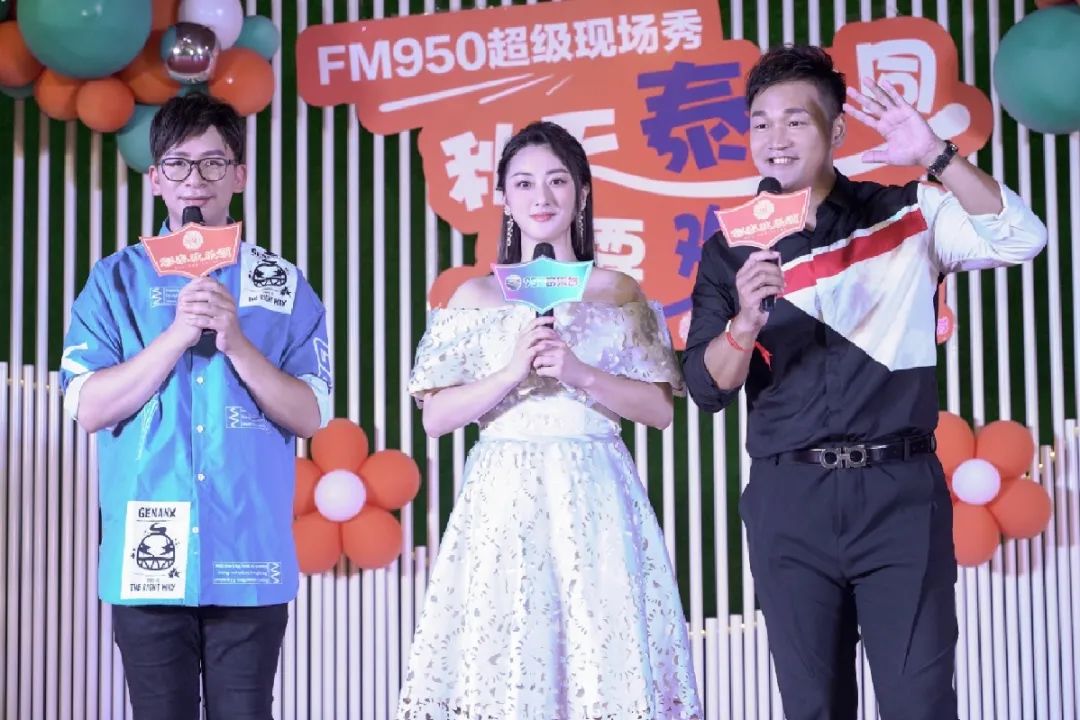 揭秘大海莉香马老师的假期!他们带来了一首欢乐的新歌!