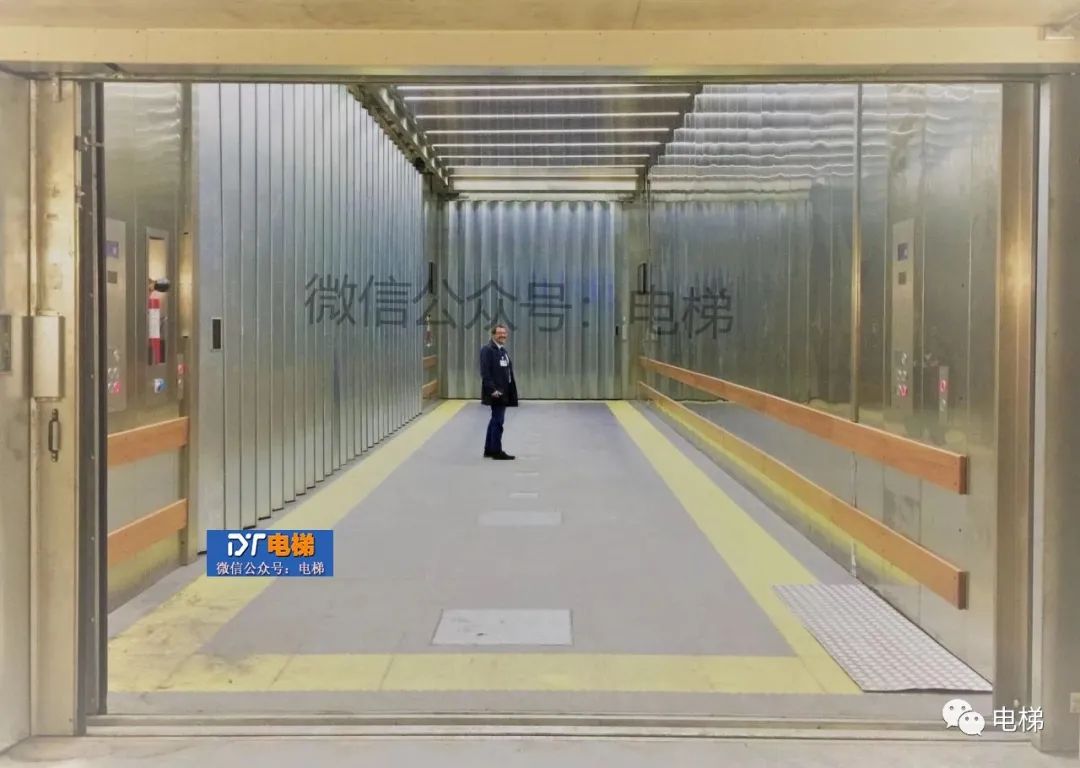 30吨的货梯,轿厢尺寸是:轿厢净宽4.