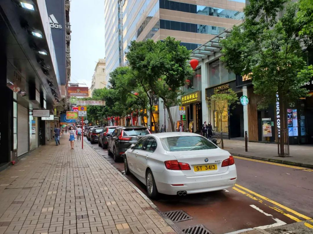 （尖沙咀海防道，街边不少店铺都选择关门，图片由市民提供）