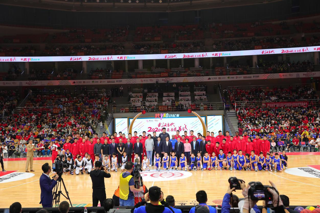 人员;而中国篮球明星队则包括岳岳,周艺轩,叶周,张阳阳和柴隽哲等明星