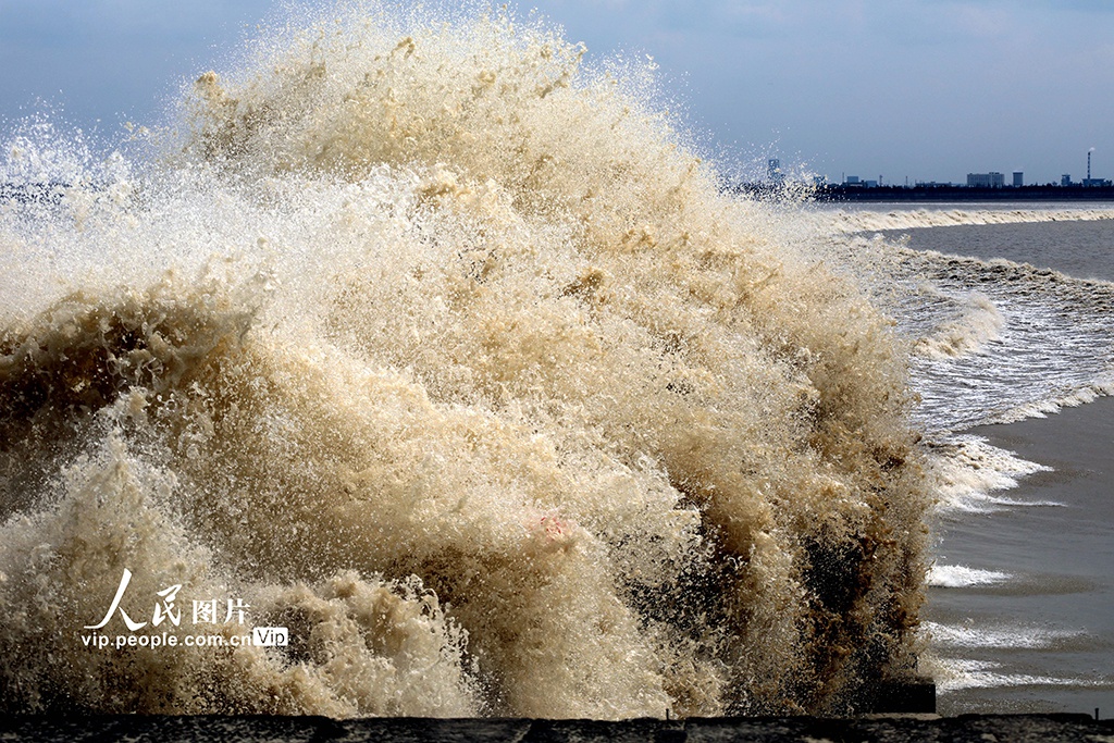 浙江海宁:钱塘秋潮创新高