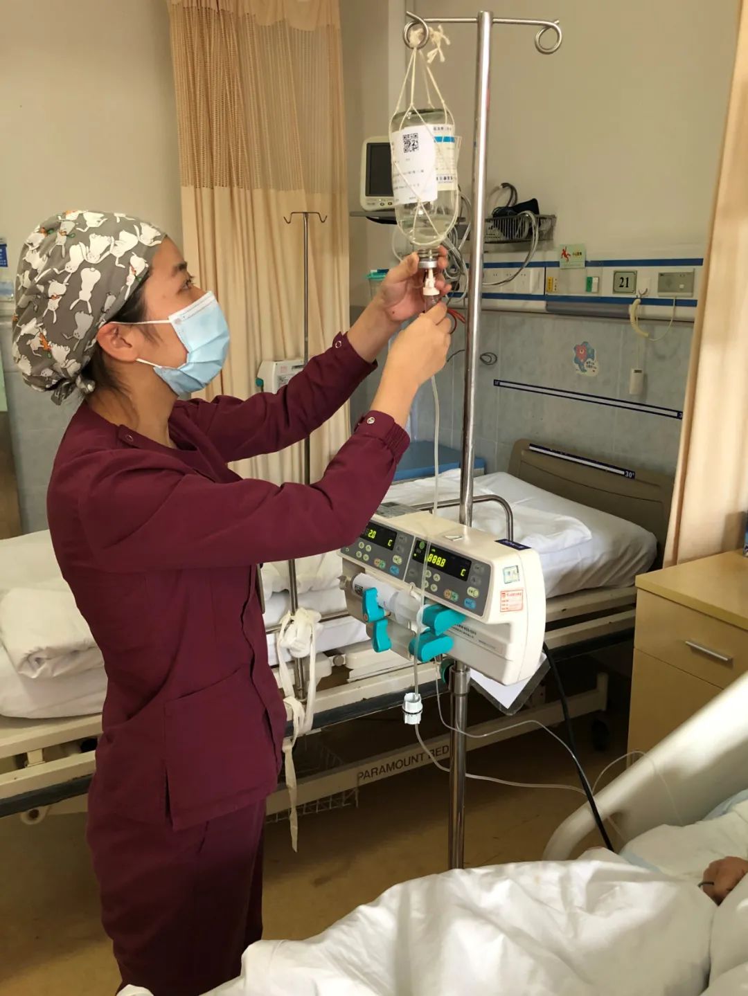 致敬 长假中 他们仍然坚守岗位 保障城市安全有序运行 上海 新浪财经 新浪网