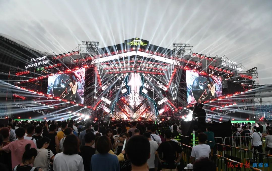 foreveryoung海口音乐节火热开唱薛之谦压轴引爆持续尖叫
