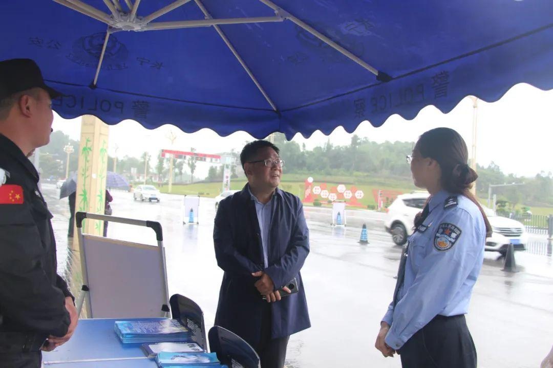 周海涛副县长督导检查全县道路交通安全综合治理工作