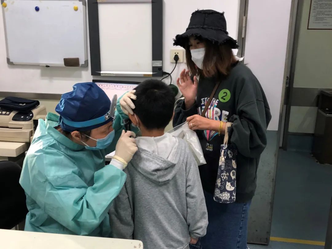 致敬 长假中 他们仍然坚守岗位 保障城市安全有序运行 上海 新浪财经 新浪网