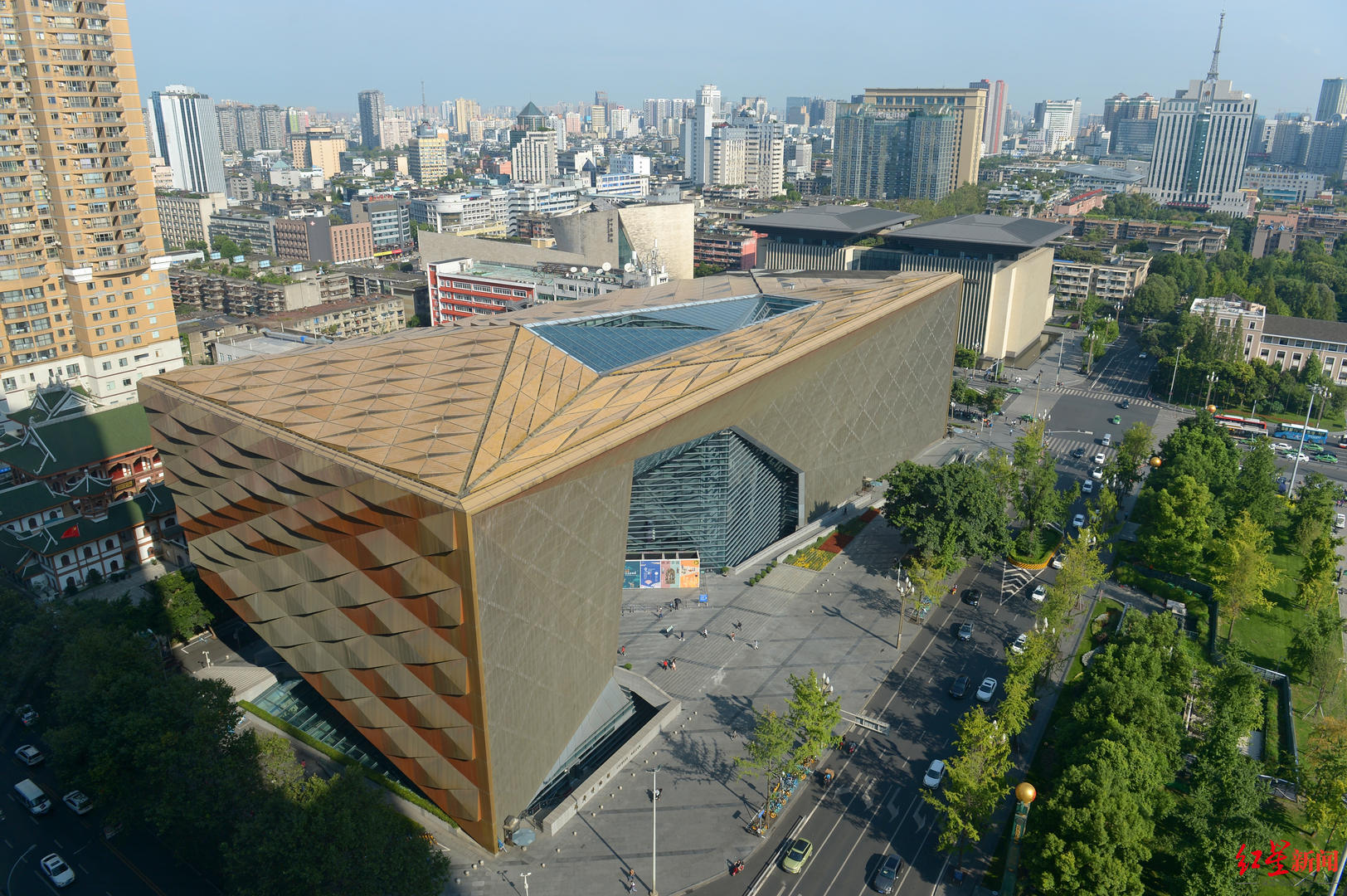 今天成都博物馆迎来第1000万位观众是她