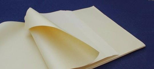 1,机制纸:一面是毛面,一面是光面,此种纸适用于初学阶段.