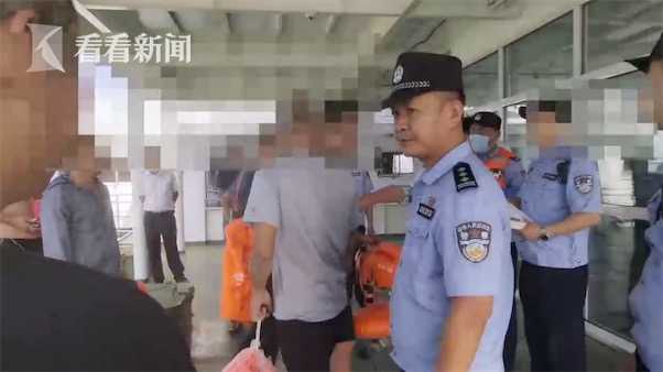 看看新闻|正值天文大潮，11人竟游泳横渡长江！失联了...